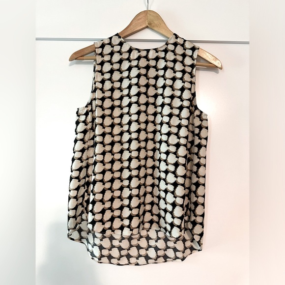 Banana Republic Factory Tops - Banana Republic tank blouse in cream and black, size XS